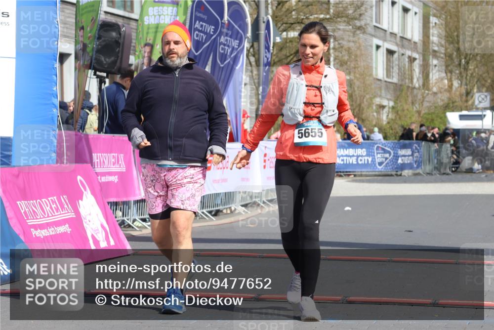 12.04.2026 - 45. Internationalen Wilhelmsburger Insellauf Strokosch-Dieckow http://msf.ph/oto/9477652 12.04.2026 11:38:47 Ziel 5655, 5656 meine-sportfotos.de