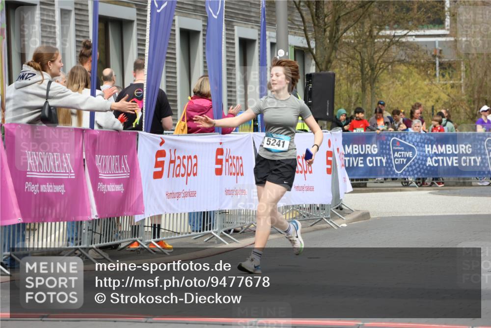 12.04.2026 - 45. Internationalen Wilhelmsburger Insellauf Strokosch-Dieckow http://msf.ph/oto/9477678 12.04.2026 13:30:36 Ziel 5241 meine-sportfotos.de