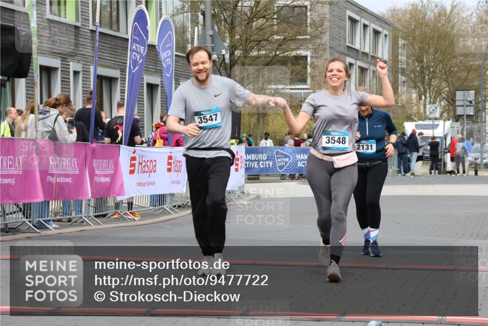 12.04.2026 - 45. Internationalen Wilhelmsburger Insellauf Strokosch-Dieckow http://msf.ph/oto/9477722 12.04.2026 13:30:12 Ziel 3547, 3548, 2131 meine-sportfotos.de