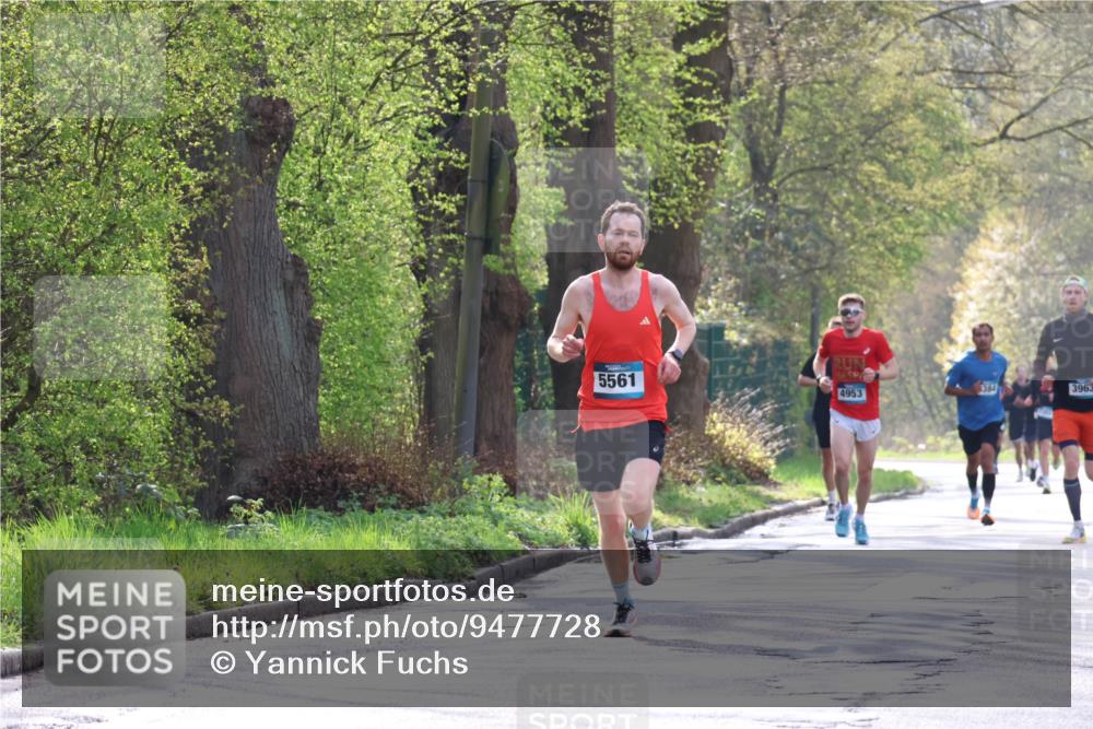 12.04.2026 - 45. Internationalen Wilhelmsburger Insellauf Yannick Fuchs http://msf.ph/oto/9477728 12.04.2026 10:14:10 Laufen 5561, 4953, 384, 3963 meine-sportfotos.de