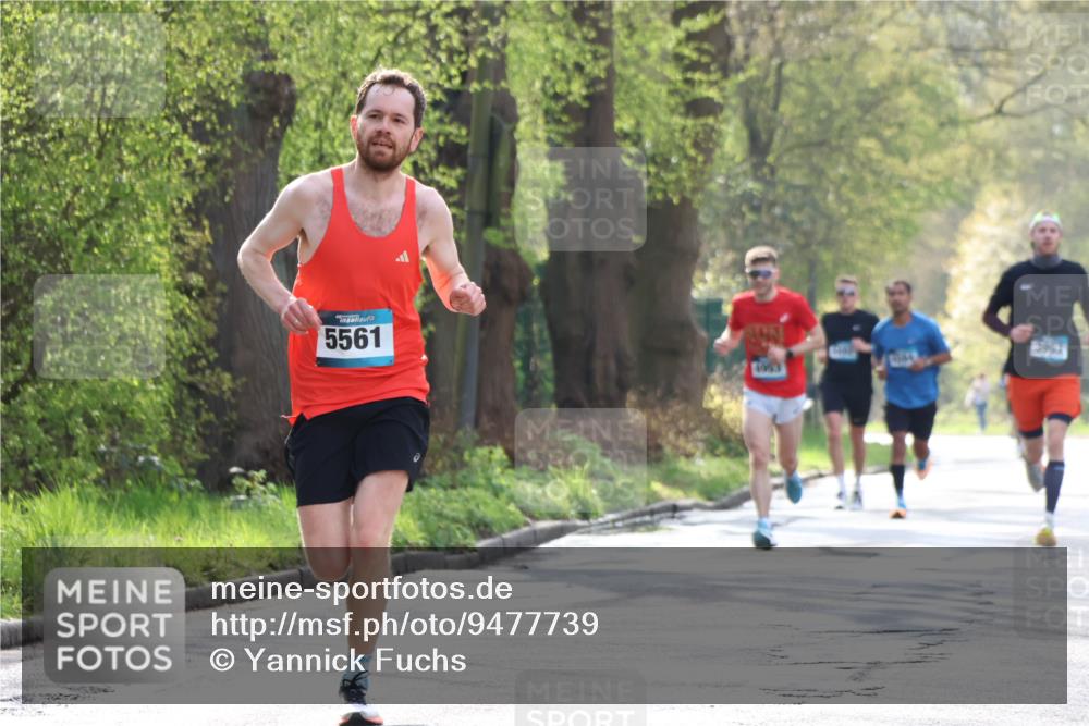 12.04.2026 - 45. Internationalen Wilhelmsburger Insellauf Yannick Fuchs http://msf.ph/oto/9477739 12.04.2026 10:14:13 Laufen 5561, 4953, 3963 meine-sportfotos.de