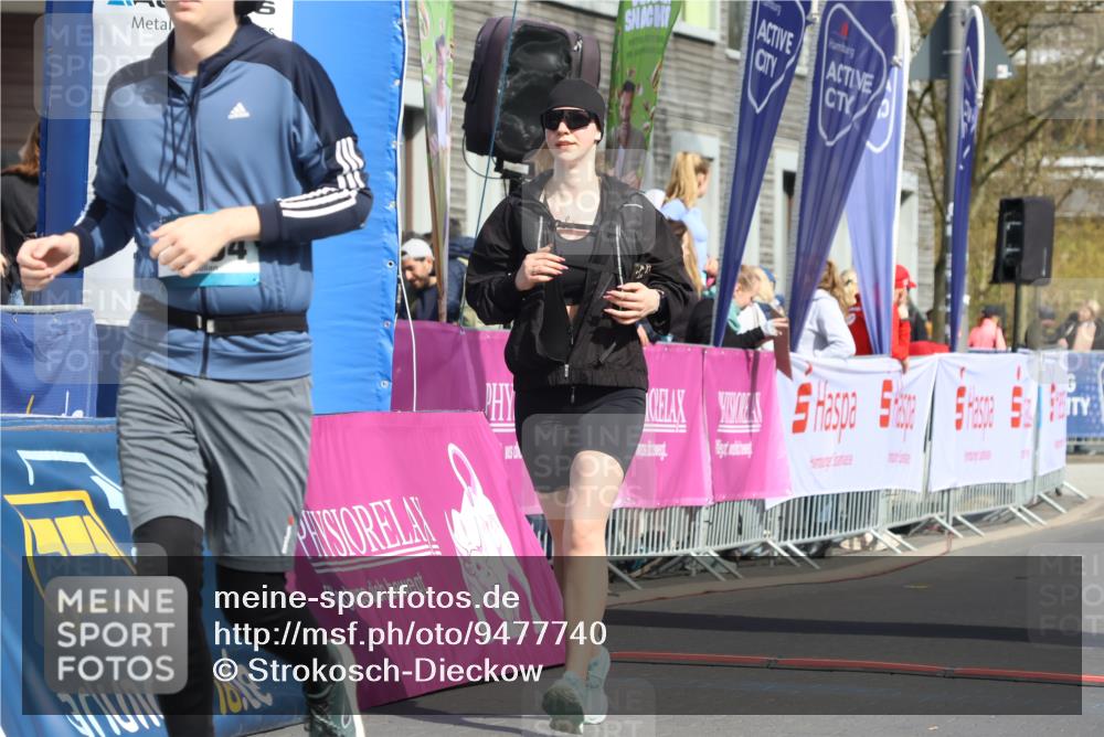 12.04.2026 - 45. Internationalen Wilhelmsburger Insellauf Strokosch-Dieckow http://msf.ph/oto/9477740 12.04.2026 11:39:07 Ziel 3354, 2955 meine-sportfotos.de