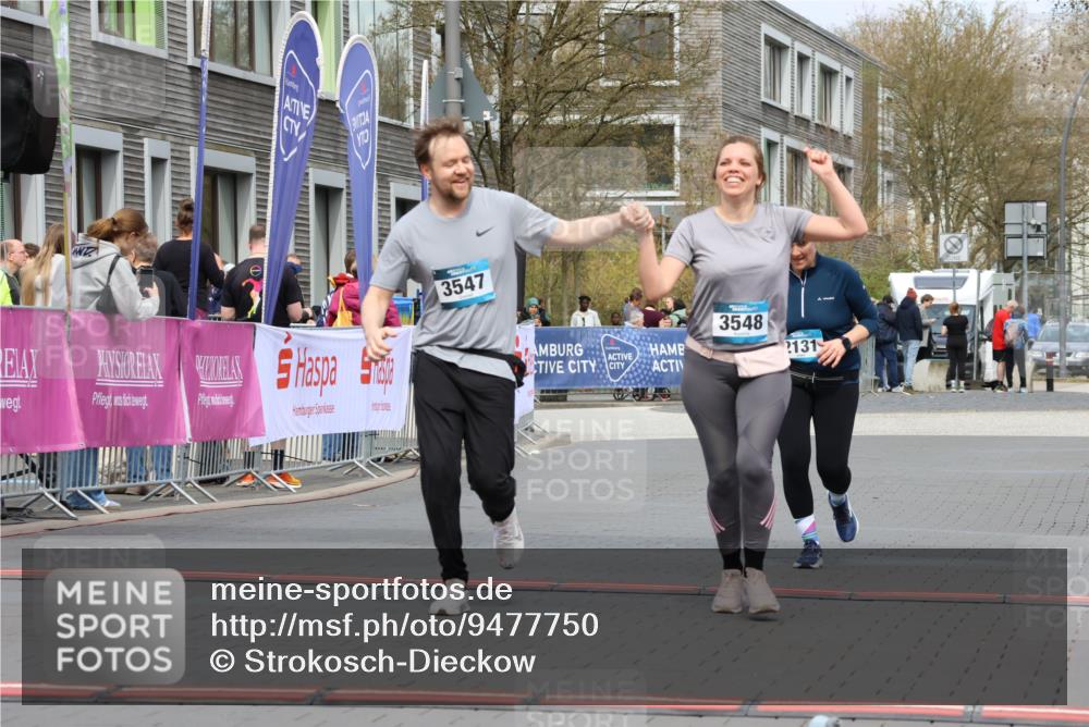 12.04.2026 - 45. Internationalen Wilhelmsburger Insellauf Strokosch-Dieckow http://msf.ph/oto/9477750 12.04.2026 13:30:12 Ziel 3547, 3548, 2131 meine-sportfotos.de