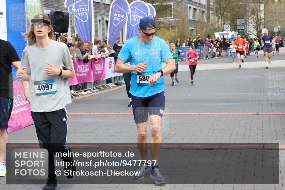 12.04.2026 - 45. Internationalen Wilhelmsburger Insellauf Strokosch-Dieckow http://msf.ph/oto/9477797 12.04.2026 12:57:46 Ziel 4569, 2624, 5801, 4097, 5744, 4524, 4259 meine-sportfotos.de