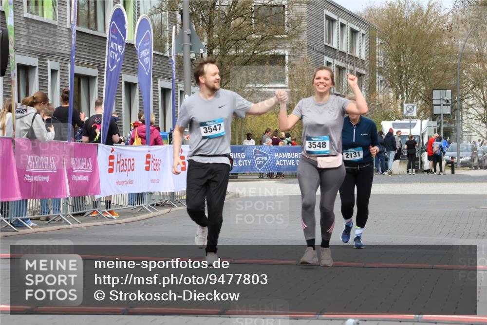 12.04.2026 - 45. Internationalen Wilhelmsburger Insellauf Strokosch-Dieckow http://msf.ph/oto/9477803 12.04.2026 13:30:12 Ziel 3547, 3548, 2131 meine-sportfotos.de