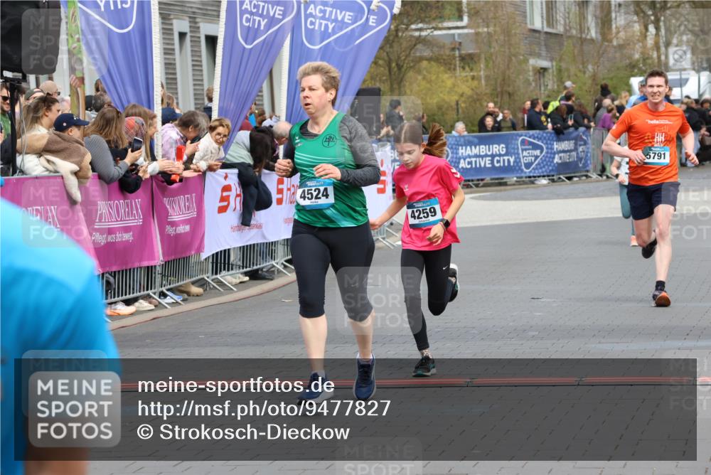 12.04.2026 - 45. Internationalen Wilhelmsburger Insellauf Strokosch-Dieckow http://msf.ph/oto/9477827 12.04.2026 12:57:49 Ziel 5744, 4524, 4259, 5791, 5696, 4740 meine-sportfotos.de