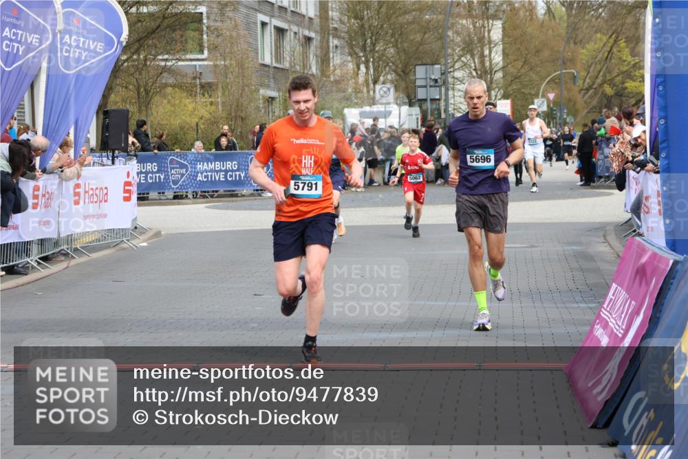 12.04.2026 - 45. Internationalen Wilhelmsburger Insellauf Strokosch-Dieckow http://msf.ph/oto/9477839 12.04.2026 12:57:50 Ziel 5744, 4524, 4259, 5791, 5696, 4740 meine-sportfotos.de
