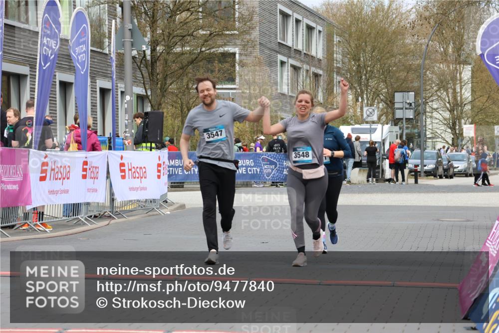 12.04.2026 - 45. Internationalen Wilhelmsburger Insellauf Strokosch-Dieckow http://msf.ph/oto/9477840 12.04.2026 13:30:11 Ziel 3648, 3547, 3548, 2131 meine-sportfotos.de