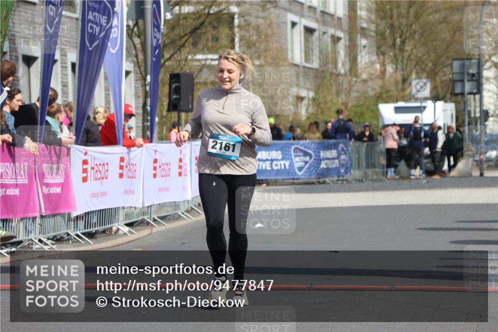 12.04.2026 - 45. Internationalen Wilhelmsburger Insellauf Strokosch-Dieckow http://msf.ph/oto/9477847 12.04.2026 11:40:33 Ziel 2161 meine-sportfotos.de