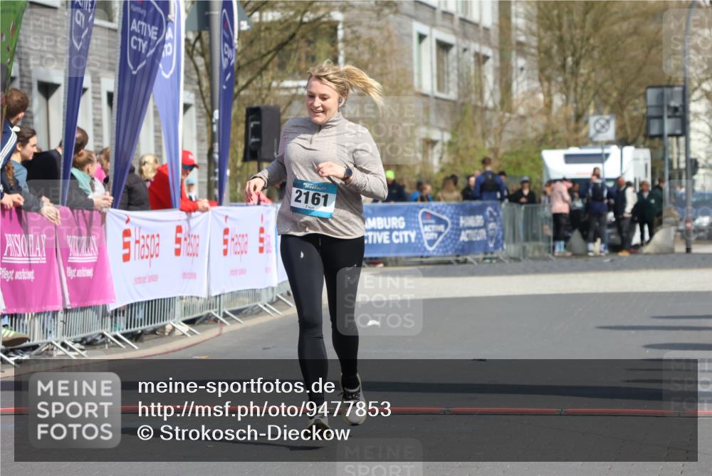 12.04.2026 - 45. Internationalen Wilhelmsburger Insellauf Strokosch-Dieckow http://msf.ph/oto/9477853 12.04.2026 11:40:33 Ziel 2161 meine-sportfotos.de