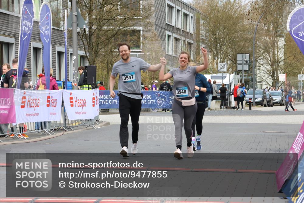 12.04.2026 - 45. Internationalen Wilhelmsburger Insellauf Strokosch-Dieckow http://msf.ph/oto/9477855 12.04.2026 13:30:11 Ziel 3648, 3547, 3548, 2131 meine-sportfotos.de