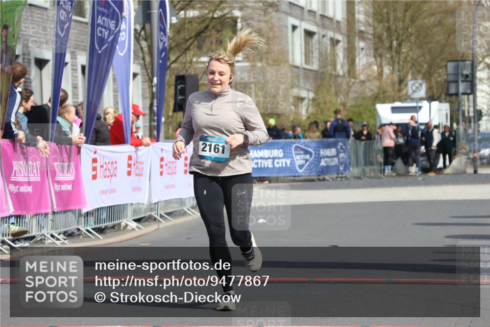 12.04.2026 - 45. Internationalen Wilhelmsburger Insellauf Strokosch-Dieckow http://msf.ph/oto/9477867 12.04.2026 11:40:33 Ziel 2161 meine-sportfotos.de