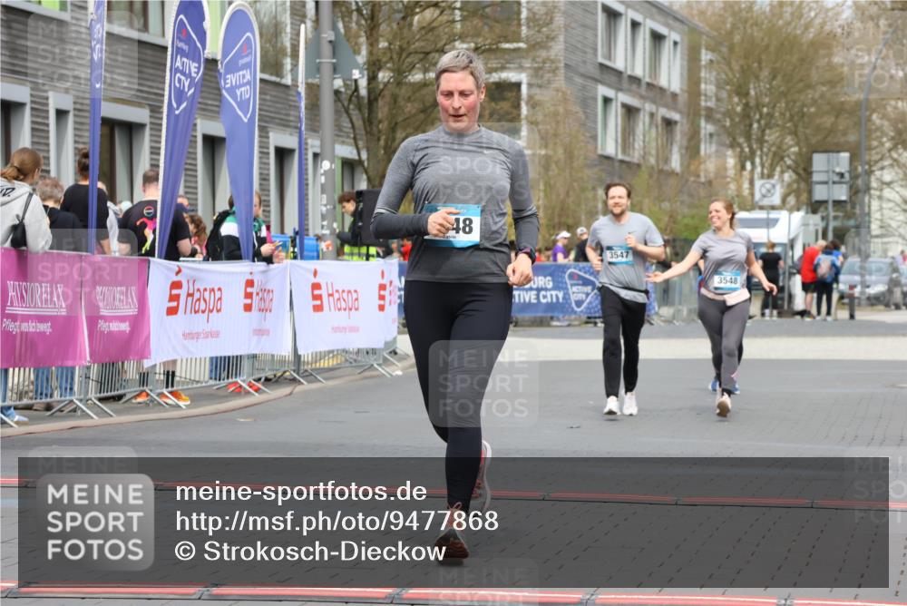 12.04.2026 - 45. Internationalen Wilhelmsburger Insellauf Strokosch-Dieckow http://msf.ph/oto/9477868 12.04.2026 13:30:08 Ziel 3648, 3547, 3548 meine-sportfotos.de