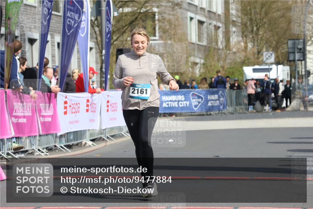 12.04.2026 - 45. Internationalen Wilhelmsburger Insellauf Strokosch-Dieckow http://msf.ph/oto/9477884 12.04.2026 11:40:33 Ziel 2161 meine-sportfotos.de