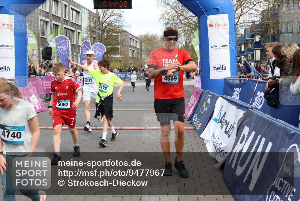 12.04.2026 - 45. Internationalen Wilhelmsburger Insellauf Strokosch-Dieckow http://msf.ph/oto/9477967 12.04.2026 12:57:59 Ziel 4599, 5062, 4851, 5172, 4959, 5322, 5129, 3190 meine-sportfotos.de