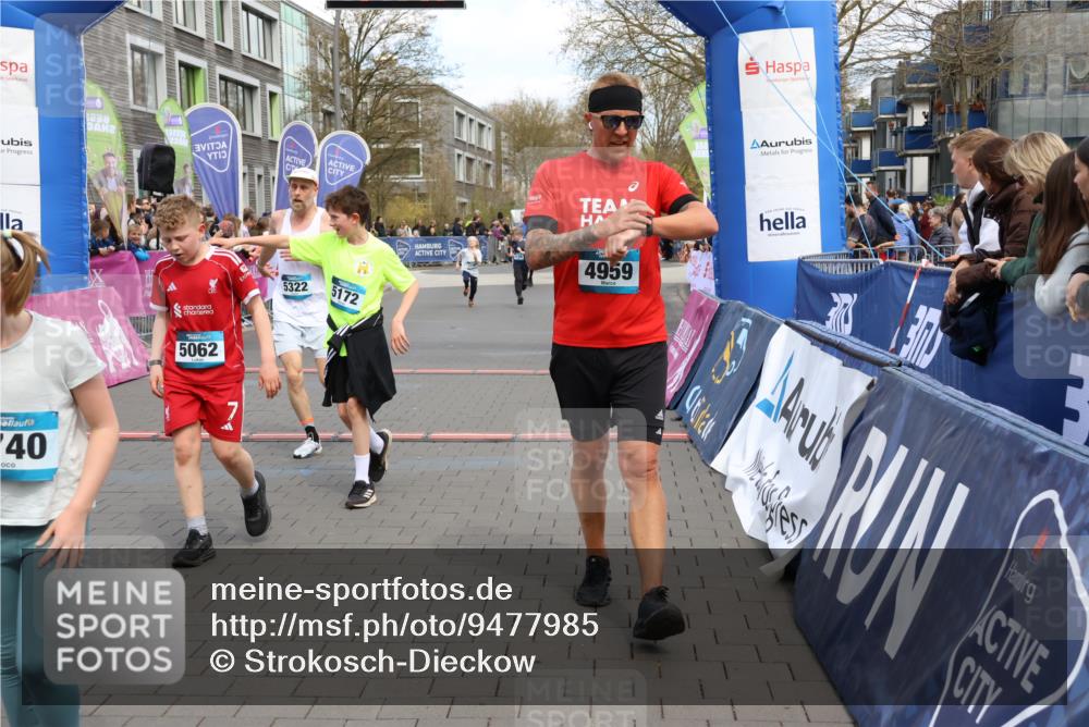12.04.2026 - 45. Internationalen Wilhelmsburger Insellauf Strokosch-Dieckow http://msf.ph/oto/9477985 12.04.2026 12:57:59 Ziel 4599, 5062, 4851, 5172, 4959, 5322, 5129, 3190 meine-sportfotos.de