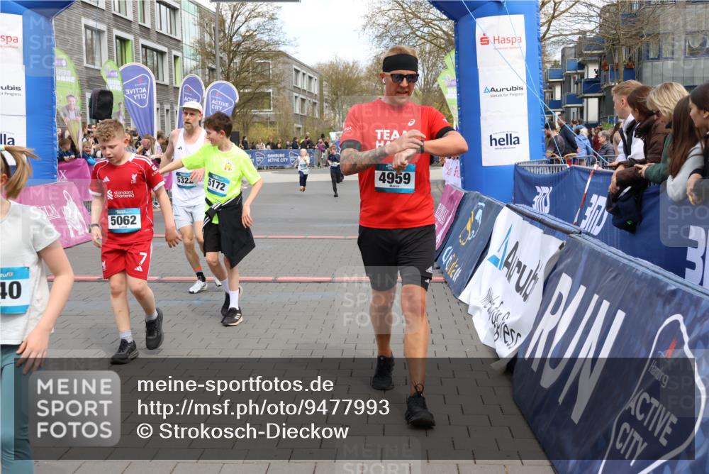 12.04.2026 - 45. Internationalen Wilhelmsburger Insellauf Strokosch-Dieckow http://msf.ph/oto/9477993 12.04.2026 12:57:59 Ziel 4599, 5062, 4851, 5172, 4959, 5322, 5129, 3190 meine-sportfotos.de