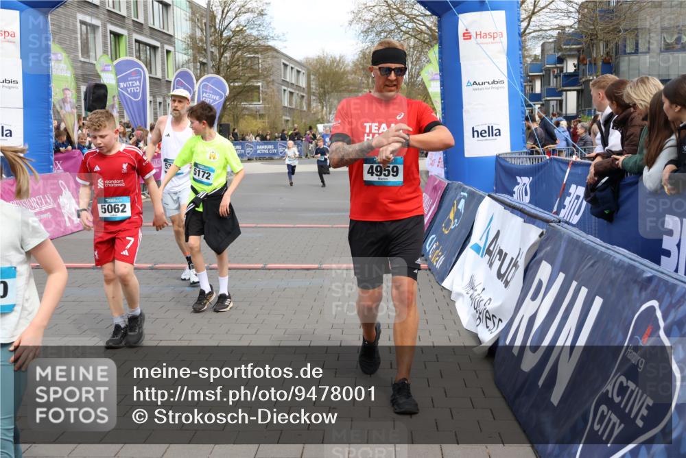 12.04.2026 - 45. Internationalen Wilhelmsburger Insellauf Strokosch-Dieckow http://msf.ph/oto/9478001 12.04.2026 12:57:59 Ziel 4599, 5062, 4851, 5172, 4959, 5322, 5129, 3190 meine-sportfotos.de