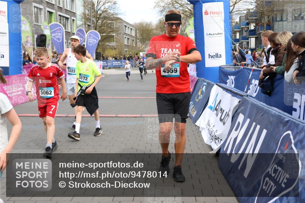 12.04.2026 - 45. Internationalen Wilhelmsburger Insellauf Strokosch-Dieckow http://msf.ph/oto/9478014 12.04.2026 12:57:59 Ziel 4599, 5062, 4851, 5172, 4959, 5322, 5129, 3190 meine-sportfotos.de