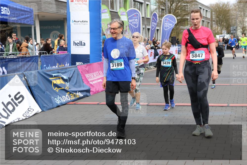 12.04.2026 - 45. Internationalen Wilhelmsburger Insellauf Strokosch-Dieckow http://msf.ph/oto/9478103 12.04.2026 12:58:11 Ziel 5847, 3439, 5232, 5277, 3863, 4887, 4938, 3213 meine-sportfotos.de