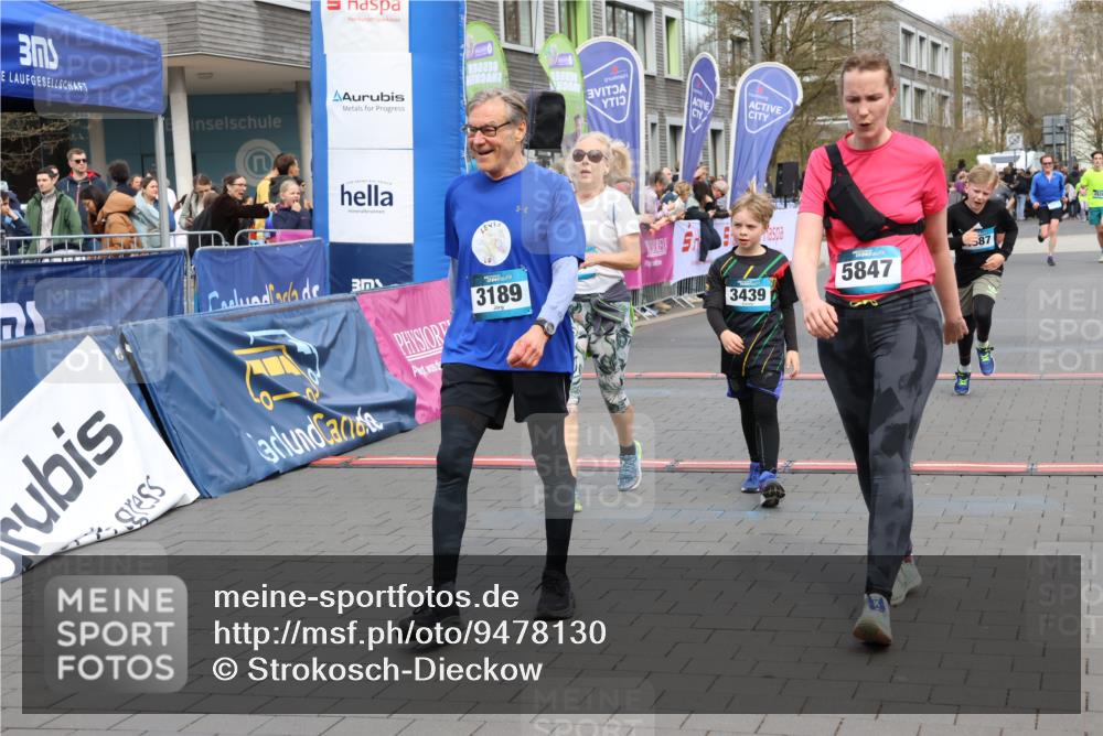 12.04.2026 - 45. Internationalen Wilhelmsburger Insellauf Strokosch-Dieckow http://msf.ph/oto/9478130 12.04.2026 12:58:11 Ziel 5847, 3439, 5232, 5277, 3863, 4887, 4938, 3213 meine-sportfotos.de