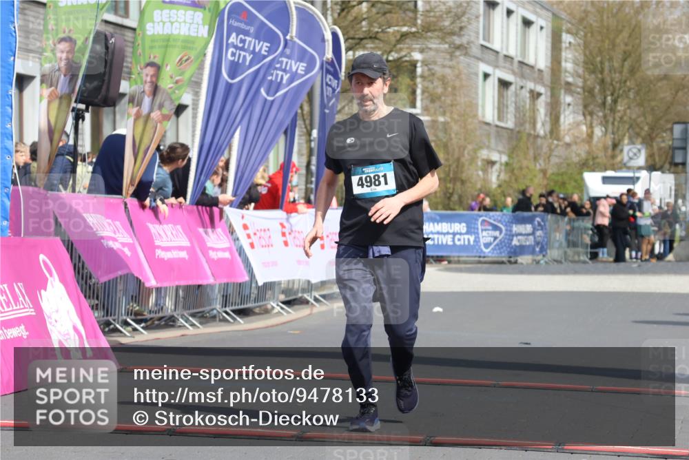 12.04.2026 - 45. Internationalen Wilhelmsburger Insellauf Strokosch-Dieckow http://msf.ph/oto/9478133 12.04.2026 11:41:13 Ziel 4981 meine-sportfotos.de