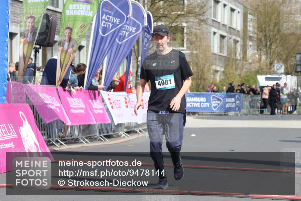 12.04.2026 - 45. Internationalen Wilhelmsburger Insellauf Strokosch-Dieckow http://msf.ph/oto/9478144 12.04.2026 11:41:13 Ziel 4981 meine-sportfotos.de