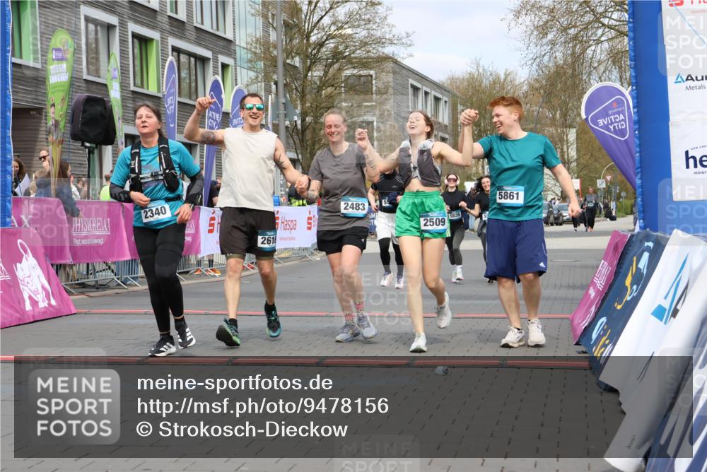 12.04.2026 - 45. Internationalen Wilhelmsburger Insellauf Strokosch-Dieckow http://msf.ph/oto/9478156 12.04.2026 13:29:49 Ziel 2340, 5861, 2509, 2483, 2616, 5535, 5536, 5539 meine-sportfotos.de