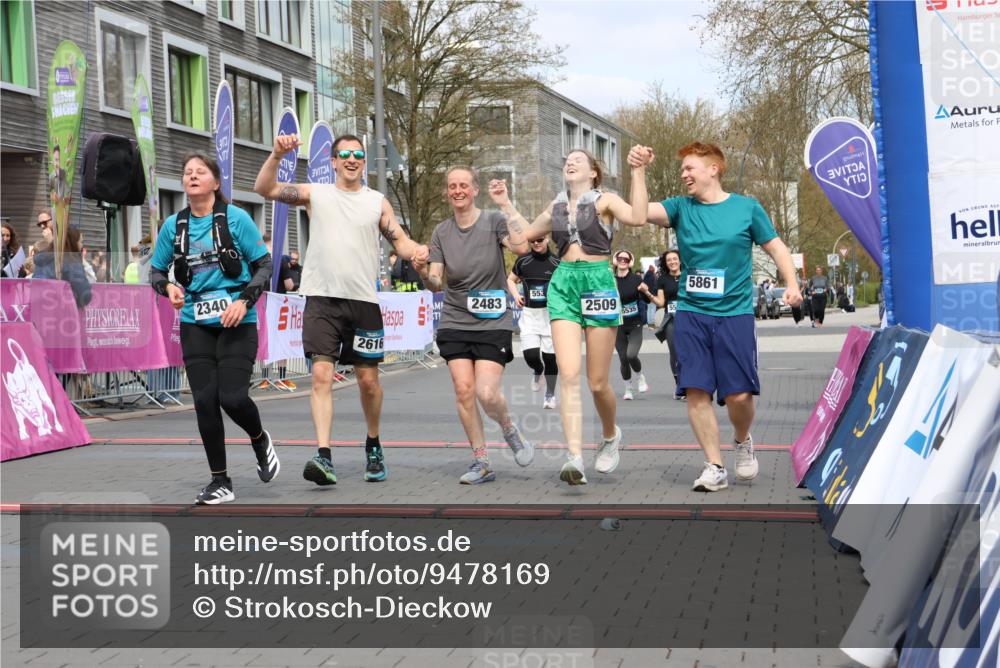 12.04.2026 - 45. Internationalen Wilhelmsburger Insellauf Strokosch-Dieckow http://msf.ph/oto/9478169 12.04.2026 13:29:49 Ziel 2340, 5861, 2509, 2483, 2616, 5535, 5536, 5539 meine-sportfotos.de