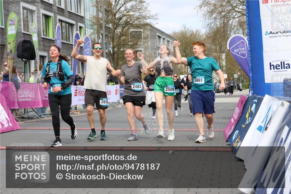12.04.2026 - 45. Internationalen Wilhelmsburger Insellauf Strokosch-Dieckow http://msf.ph/oto/9478187 12.04.2026 13:29:49 Ziel 2340, 5861, 2509, 2483, 2616, 5535, 5536, 5539 meine-sportfotos.de