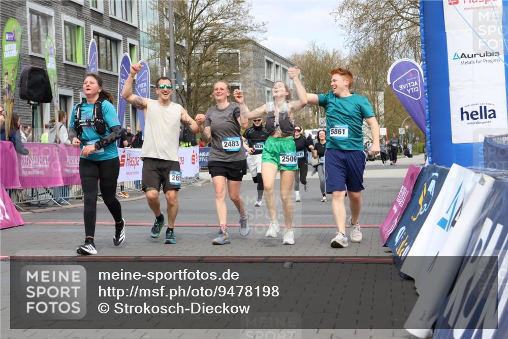 12.04.2026 - 45. Internationalen Wilhelmsburger Insellauf Strokosch-Dieckow http://msf.ph/oto/9478198 12.04.2026 13:29:49 Ziel 2340, 5861, 2509, 2483, 2616, 5535, 5536, 5539 meine-sportfotos.de