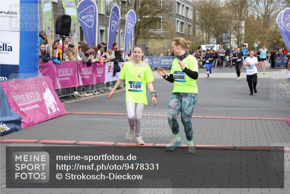 12.04.2026 - 45. Internationalen Wilhelmsburger Insellauf Strokosch-Dieckow http://msf.ph/oto/9478331 12.04.2026 12:58:28 Ziel 5211, 4968, 2707, 5169, 5214, 4955 meine-sportfotos.de