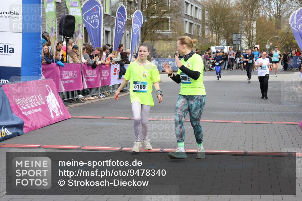 12.04.2026 - 45. Internationalen Wilhelmsburger Insellauf Strokosch-Dieckow http://msf.ph/oto/9478340 12.04.2026 12:58:28 Ziel 5211, 4968, 2707, 5169, 5214, 4955 meine-sportfotos.de