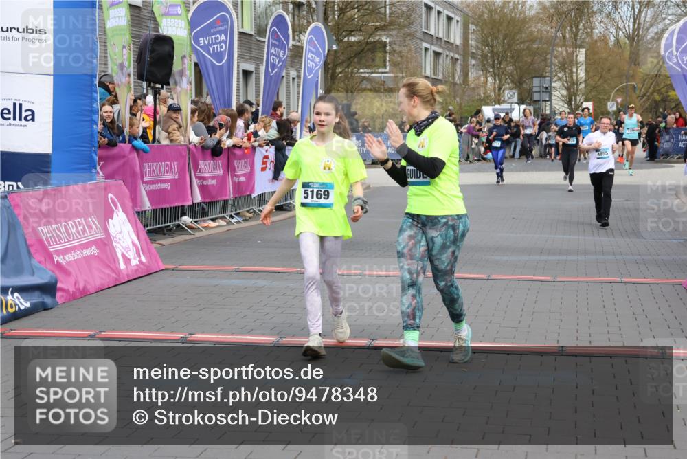 12.04.2026 - 45. Internationalen Wilhelmsburger Insellauf Strokosch-Dieckow http://msf.ph/oto/9478348 12.04.2026 12:58:28 Ziel 5211, 4968, 2707, 5169, 5214, 4955 meine-sportfotos.de