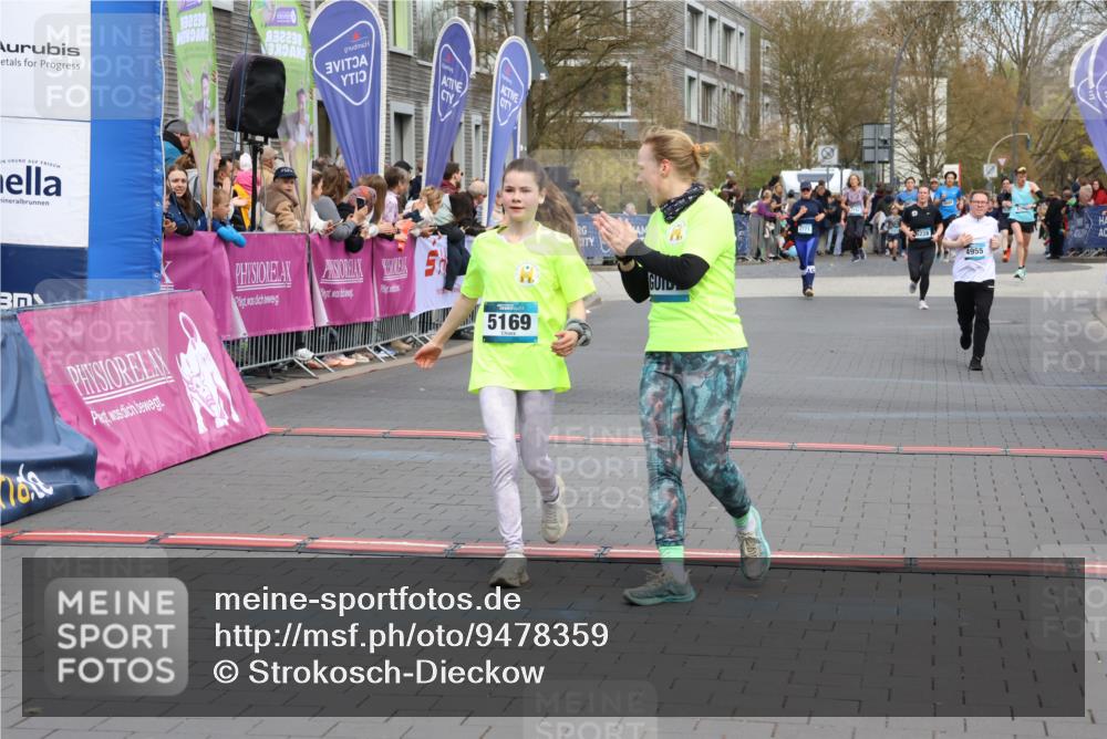 12.04.2026 - 45. Internationalen Wilhelmsburger Insellauf Strokosch-Dieckow http://msf.ph/oto/9478359 12.04.2026 12:58:28 Ziel 5211, 4968, 2707, 5169, 5214, 4955 meine-sportfotos.de