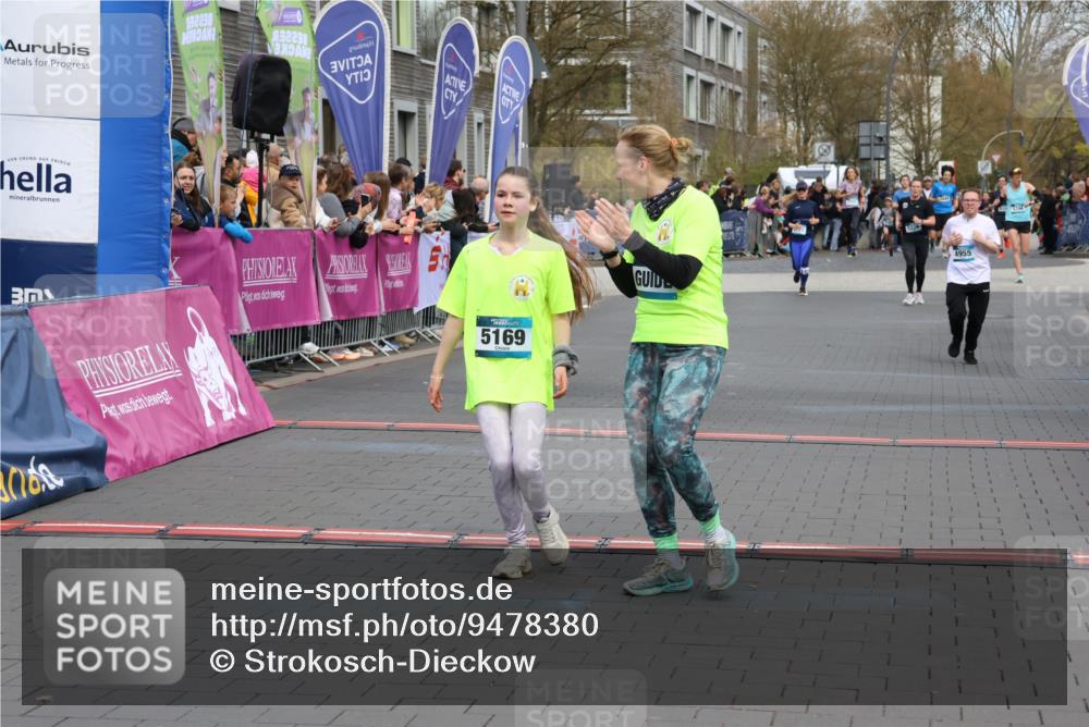 12.04.2026 - 45. Internationalen Wilhelmsburger Insellauf Strokosch-Dieckow http://msf.ph/oto/9478380 12.04.2026 12:58:28 Ziel 5211, 4968, 2707, 5169, 5214, 4955 meine-sportfotos.de