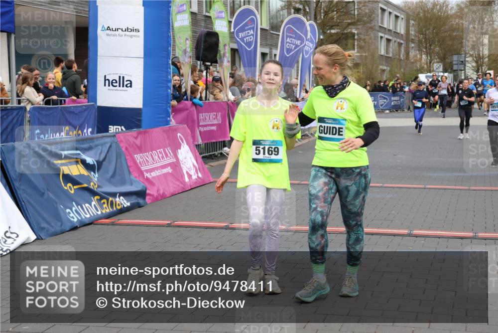 12.04.2026 - 45. Internationalen Wilhelmsburger Insellauf Strokosch-Dieckow http://msf.ph/oto/9478411 12.04.2026 12:58:29 Ziel 4968, 2707, 5169, 5214, 4955 meine-sportfotos.de