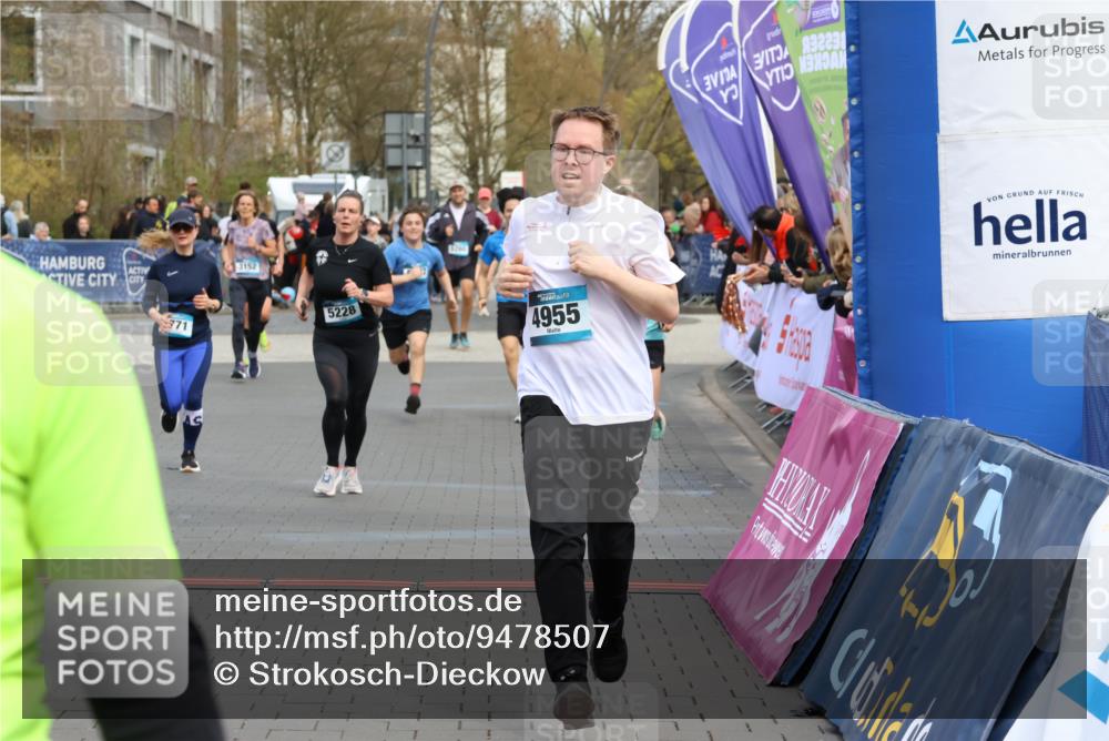 12.04.2026 - 45. Internationalen Wilhelmsburger Insellauf Strokosch-Dieckow http://msf.ph/oto/9478507 12.04.2026 12:58:32 Ziel 5214, 4955, 3396, 5228, 5689, 2771, 5687 meine-sportfotos.de