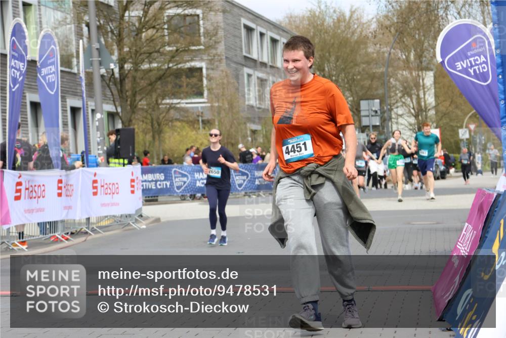12.04.2026 - 45. Internationalen Wilhelmsburger Insellauf Strokosch-Dieckow http://msf.ph/oto/9478531 12.04.2026 13:29:39 Ziel 4451 meine-sportfotos.de