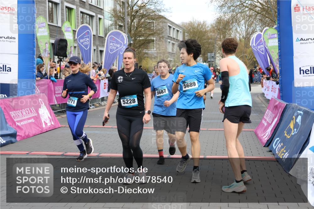 12.04.2026 - 45. Internationalen Wilhelmsburger Insellauf Strokosch-Dieckow http://msf.ph/oto/9478540 12.04.2026 12:58:37 Ziel 3396, 5228, 5689, 2771, 5687, 2058, 3152, 4535, 5260, 2493, 2550 meine-sportfotos.de