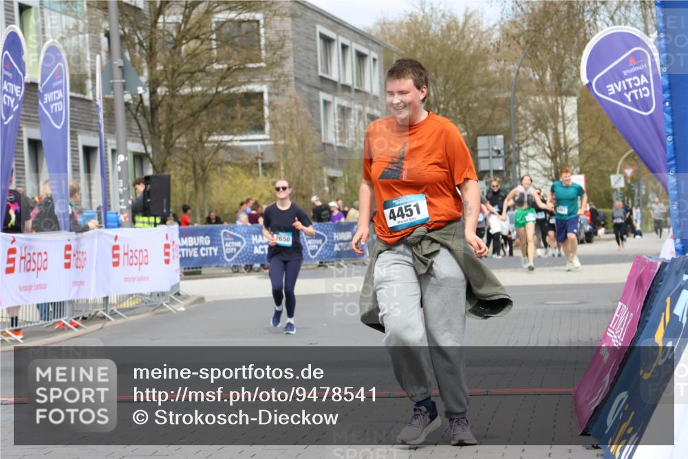 12.04.2026 - 45. Internationalen Wilhelmsburger Insellauf Strokosch-Dieckow http://msf.ph/oto/9478541 12.04.2026 13:29:39 Ziel 4451 meine-sportfotos.de