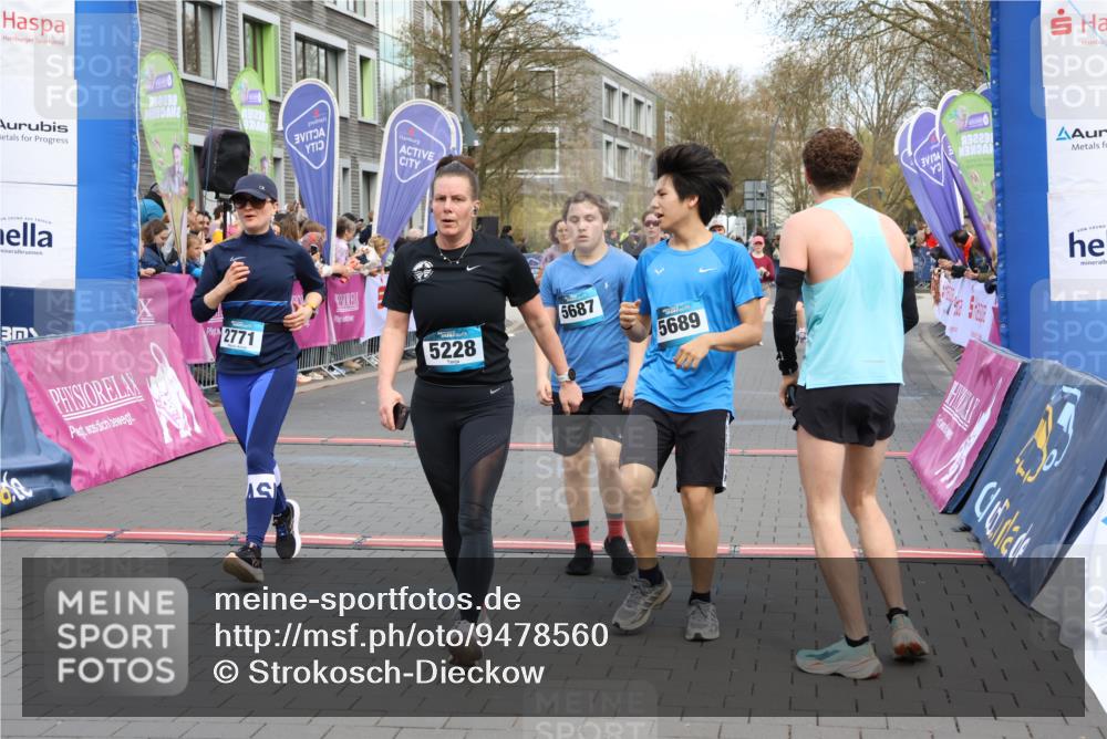 12.04.2026 - 45. Internationalen Wilhelmsburger Insellauf Strokosch-Dieckow http://msf.ph/oto/9478560 12.04.2026 12:58:37 Ziel 3396, 5228, 5689, 2771, 5687, 2058, 3152, 4535, 5260, 2493, 2550 meine-sportfotos.de