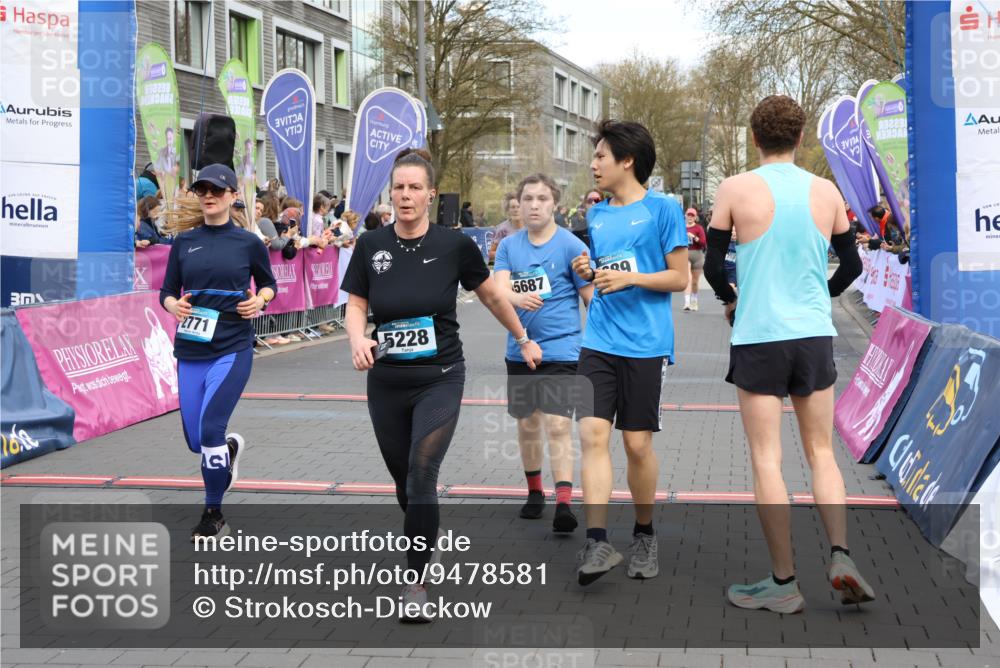12.04.2026 - 45. Internationalen Wilhelmsburger Insellauf Strokosch-Dieckow http://msf.ph/oto/9478581 12.04.2026 12:58:37 Ziel 3396, 5228, 5689, 2771, 5687, 2058, 3152, 4535, 5260, 2493, 2550 meine-sportfotos.de