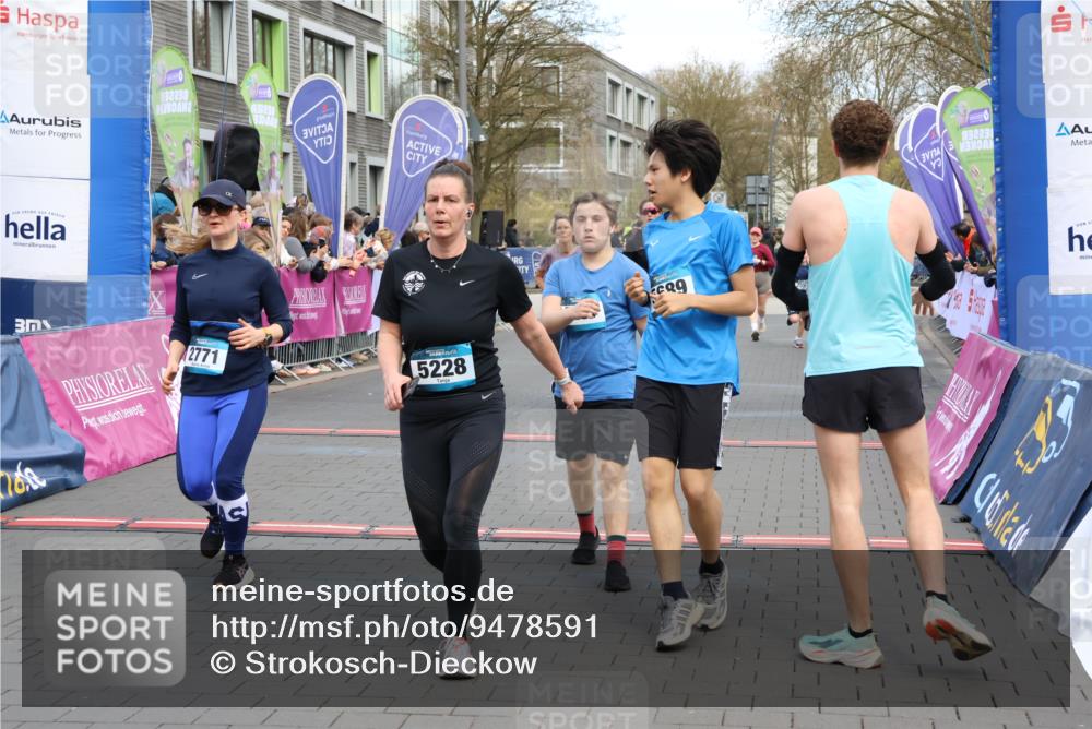 12.04.2026 - 45. Internationalen Wilhelmsburger Insellauf Strokosch-Dieckow http://msf.ph/oto/9478591 12.04.2026 12:58:37 Ziel 3396, 5228, 5689, 2771, 5687, 2058, 3152, 4535, 5260, 2493, 2550 meine-sportfotos.de