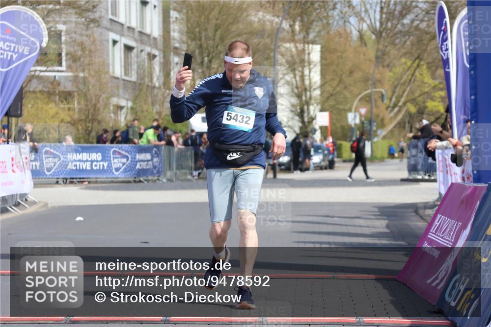 12.04.2026 - 45. Internationalen Wilhelmsburger Insellauf Strokosch-Dieckow http://msf.ph/oto/9478592 12.04.2026 11:42:58 Ziel 5432 meine-sportfotos.de