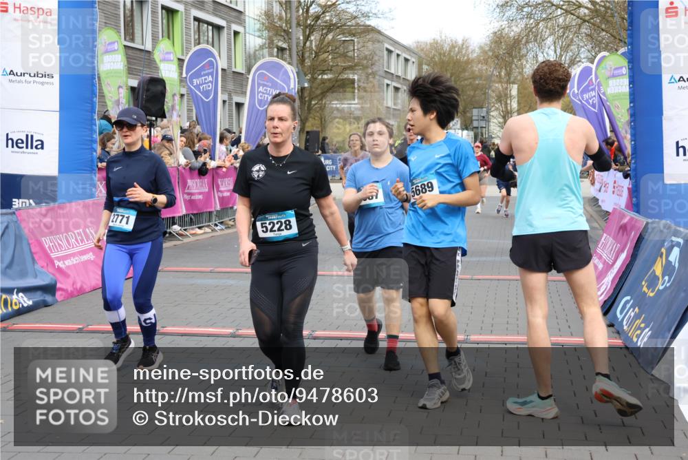 12.04.2026 - 45. Internationalen Wilhelmsburger Insellauf Strokosch-Dieckow http://msf.ph/oto/9478603 12.04.2026 12:58:37 Ziel 3396, 5228, 5689, 2771, 5687, 2058, 3152, 4535, 5260, 2493, 2550 meine-sportfotos.de