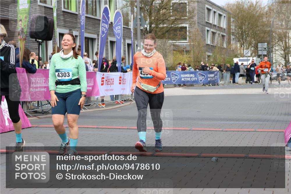 12.04.2026 - 45. Internationalen Wilhelmsburger Insellauf Strokosch-Dieckow http://msf.ph/oto/9478610 12.04.2026 13:29:29 Ziel 4303, 4302, 4304 meine-sportfotos.de