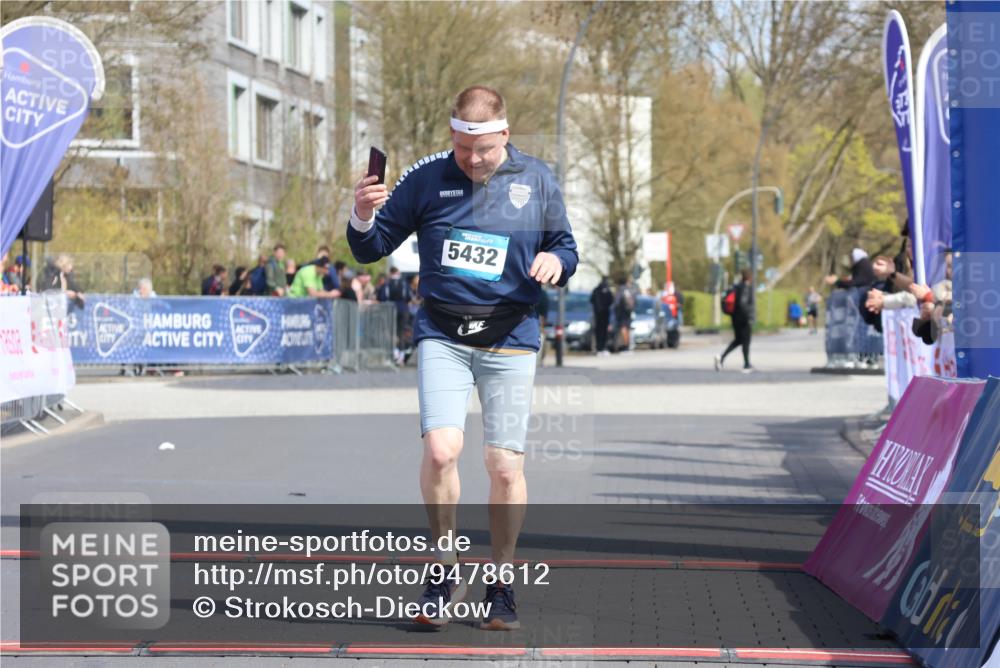 12.04.2026 - 45. Internationalen Wilhelmsburger Insellauf Strokosch-Dieckow http://msf.ph/oto/9478612 12.04.2026 11:42:58 Ziel 5432 meine-sportfotos.de