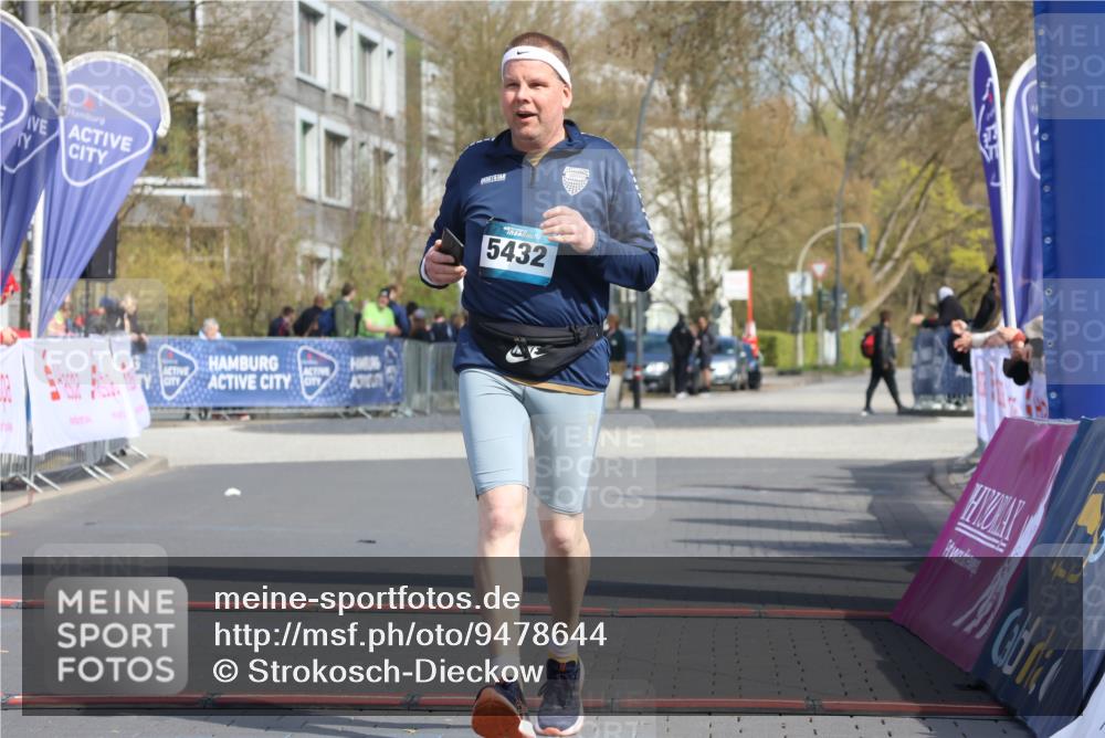 12.04.2026 - 45. Internationalen Wilhelmsburger Insellauf Strokosch-Dieckow http://msf.ph/oto/9478644 12.04.2026 11:42:59 Ziel 5432 meine-sportfotos.de