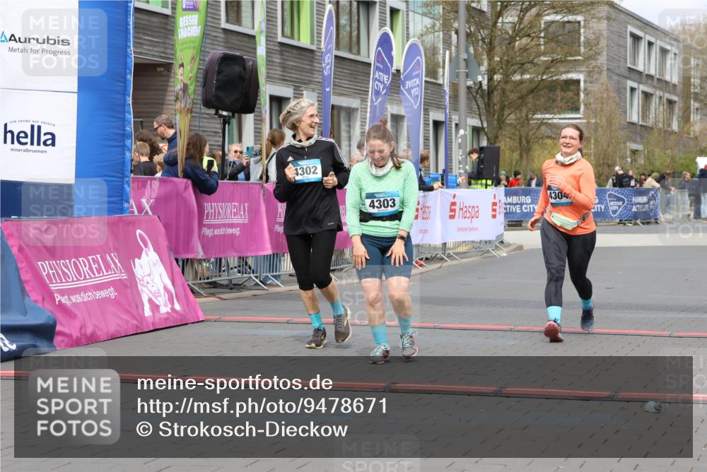 12.04.2026 - 45. Internationalen Wilhelmsburger Insellauf Strokosch-Dieckow http://msf.ph/oto/9478671 12.04.2026 13:29:28 Ziel 4303, 4302, 4304 meine-sportfotos.de